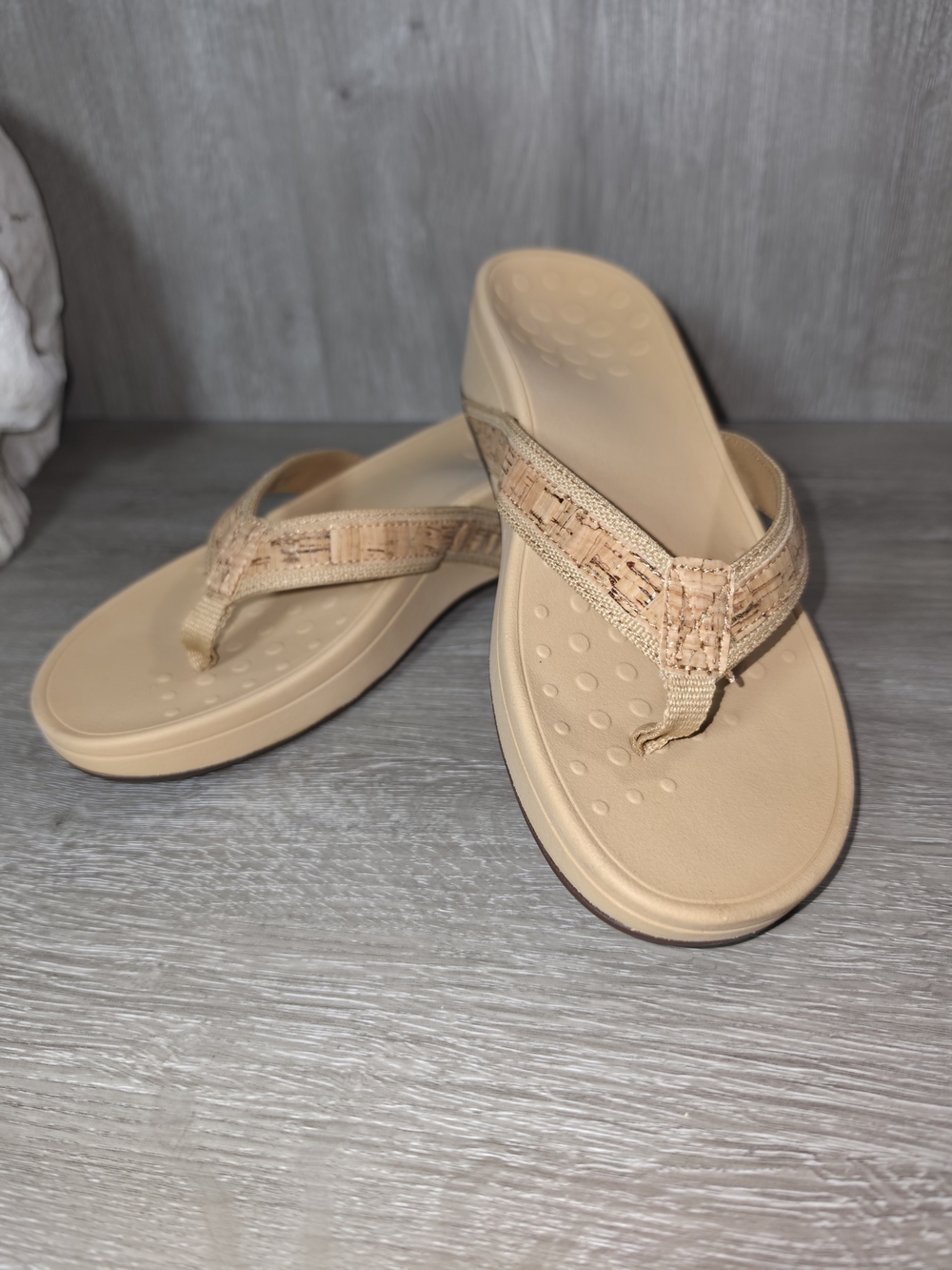 Vionic High Tide Platform Women's Tan Orthotic Thong Sandals Cork Strap Size 9